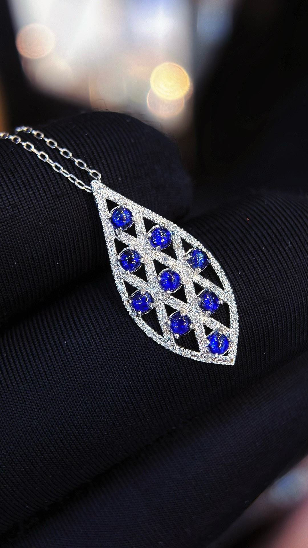 璀璨甄選 18K金鑲嵌55分天然藍(lán)寶石吊墜項(xiàng)鏈，品質(zhì)珠寶的批零新選擇